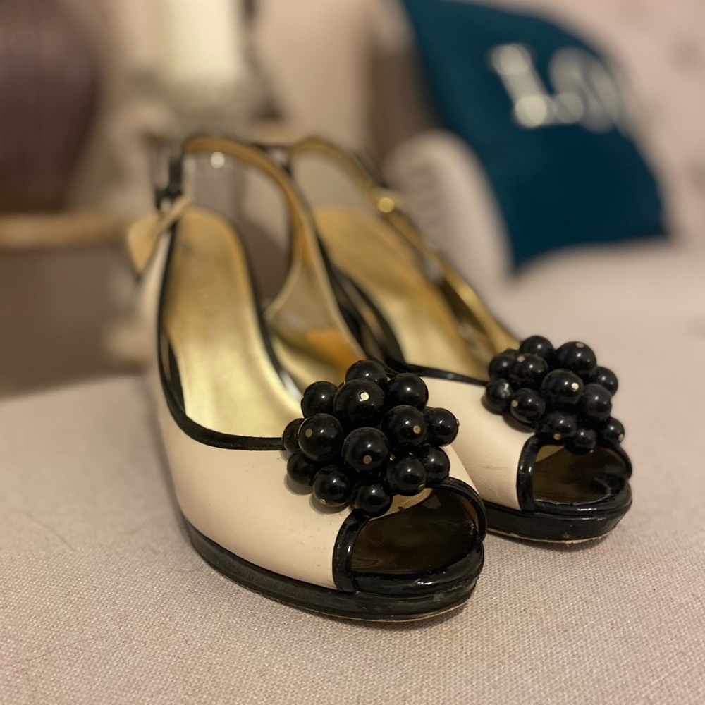 Cute and adorable Black and Tan heels!